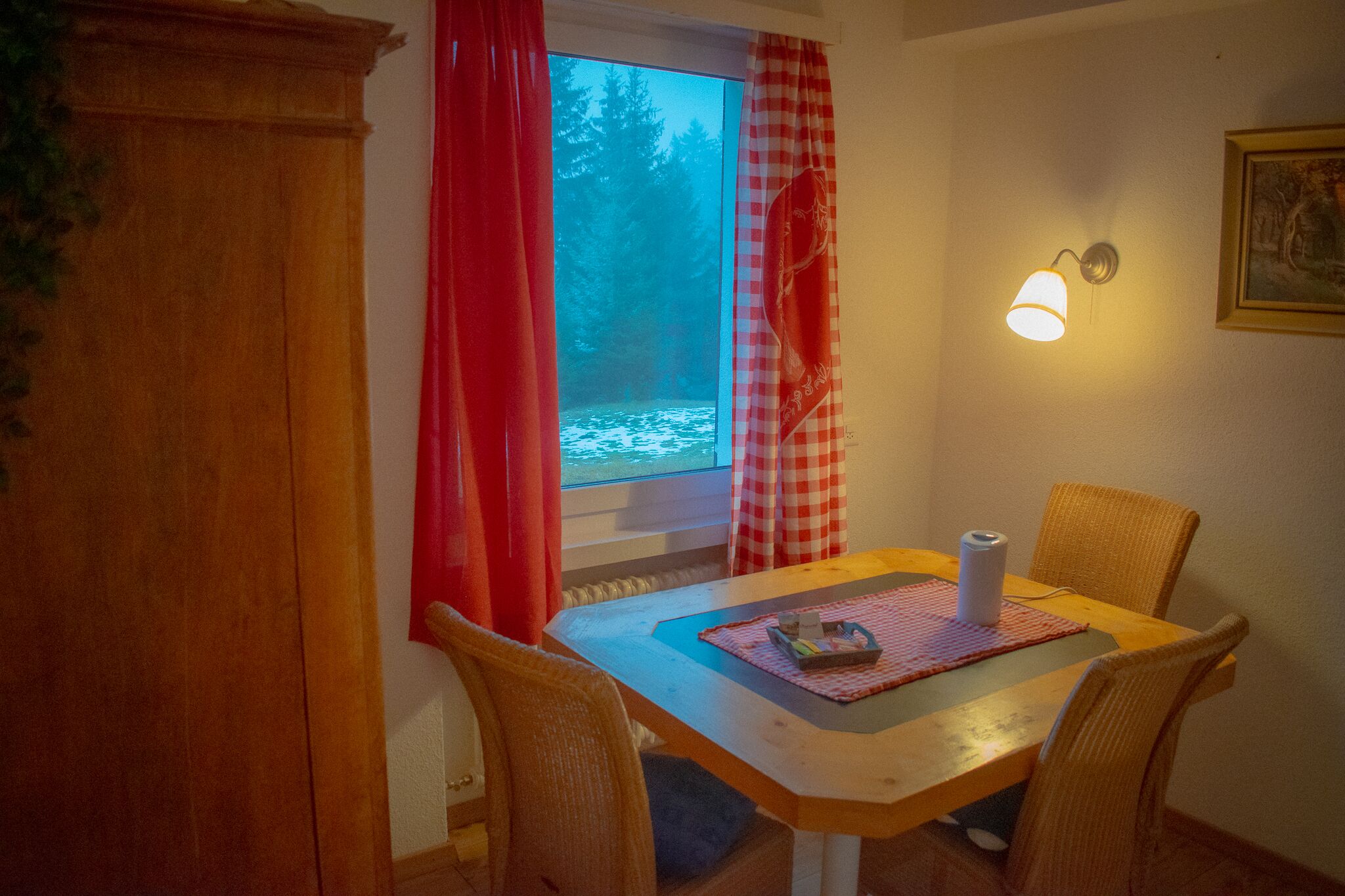 Standard Twin Room, 2 Twin Beds | In-room dining