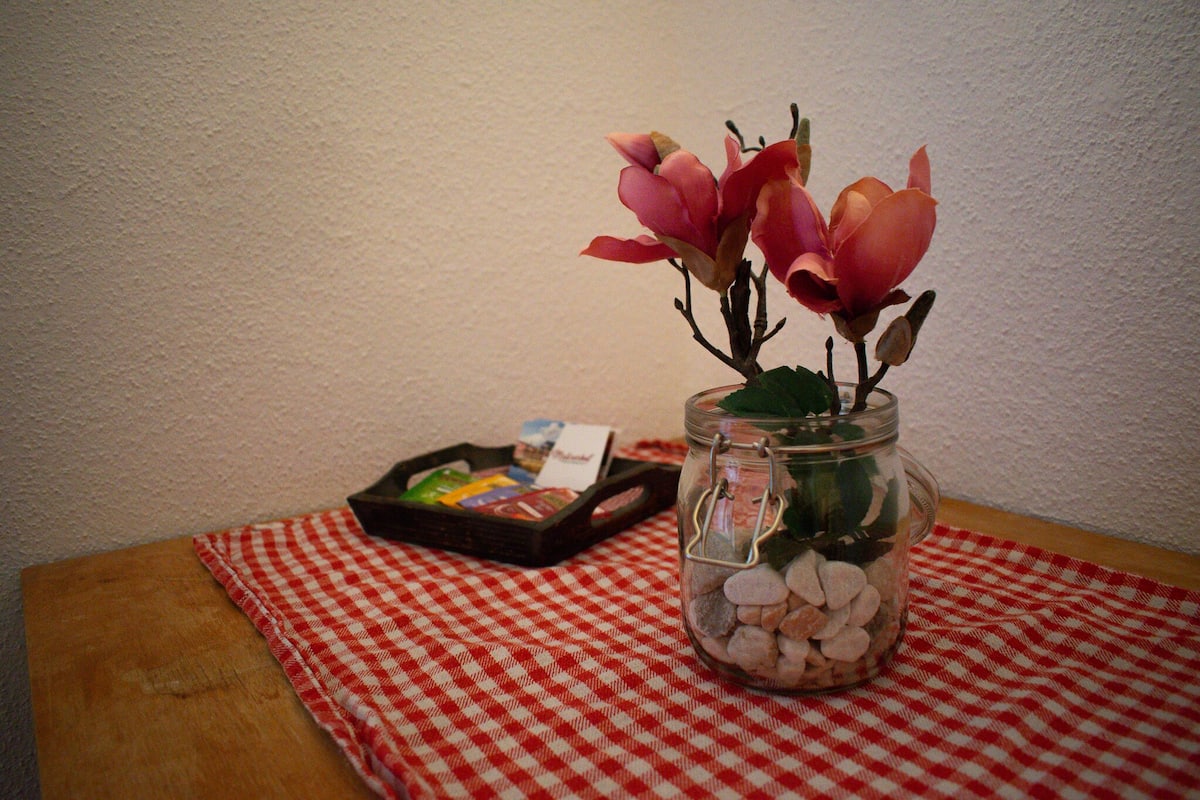 Premium Twin Room, 2 Single Beds | In-room dining