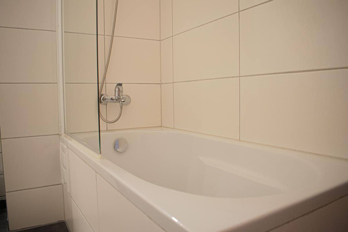 Premium Twin Room, 2 Single Beds | Bathroom | Free toiletries, hair dryer, towels