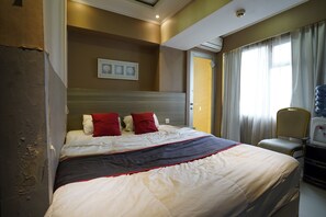 Deluxe Double Room - Collection O 92981 Apartemen The Jarrdin By Gold Suites PropertyNearSTEI ITB: Sekolah Teknik Elektro dan Informatika ITB (Bandung)