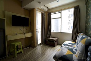 Familie suite | Een bureau, een laptopwerkplek, gratis wifi, beddengoed