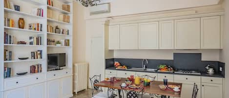 Apartment, 1 Queen-Bett und Schlafsofa | Eigene Küche | Kühlschrank, Mikrowelle, Ofen, Herdplatte