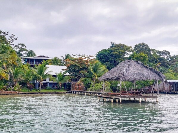 المنطقة المحيطة بالمنشأة