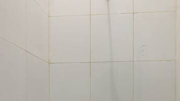 Doppia Standard | Bagno | Doccia, asciugamani