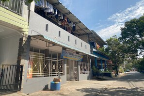 Front of property - Hotel O Inara Homestay (Batam)