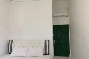 Standard Double Room | Laptop workspace, free WiFi, bed sheets - Hotel O Inara Homestay (Batam)