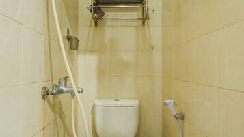 Standard Double Room | Bathroom | Shower, towels