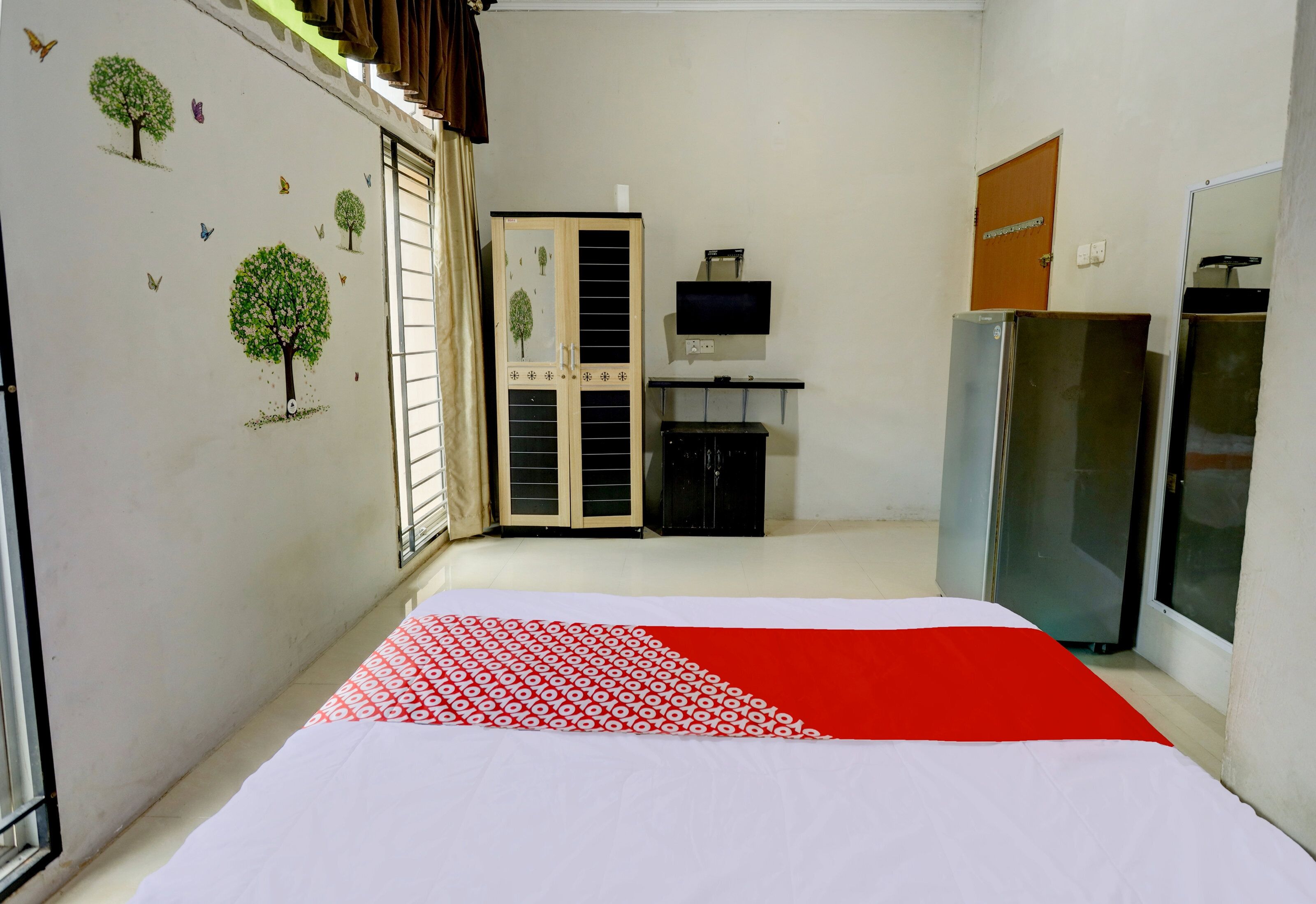 Kamar Double Standar | Ruang kerja ramah laptop, Wi-Fi gratis, dan seprai linen
