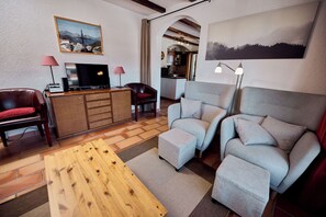 TV, fireplace, DVD player