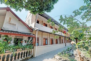 Vista frontal de la propiedad