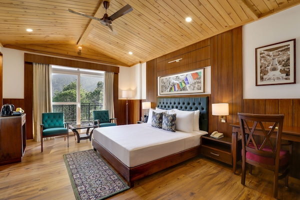 Executive King Room | 1 bedroom, down comforters, free minibar items, in-room safe