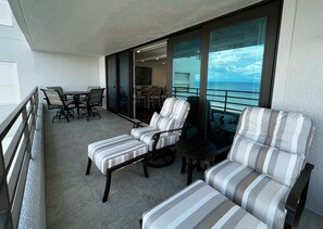 Outdoor dining - New at Pier House! Renovated and Jaw Dropping Views + Walkable to Everything! (Indian Rocks Beach)