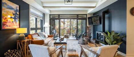 Smart TV, caminetto, impianto stereo