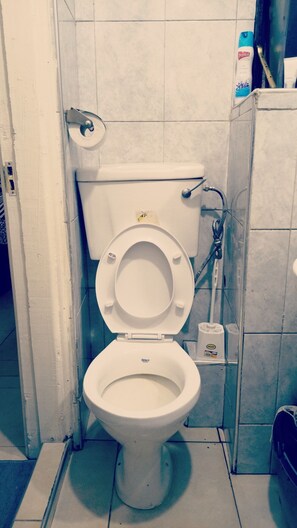 Handtücher, Seife, Shampoo, Toilettenpapier