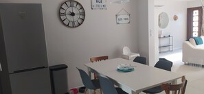 Dining - Veritable Cocon Spacieux, Chaleureux Dans un Décor Harmonieux (Canet-en-Roussillon)