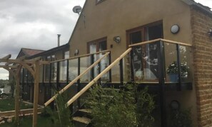 Apartment | Exterior - Modern Peaceful Open Plan 1-bed Apartment Rutland (Oakham)