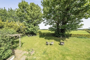 Property grounds - Modern Peaceful Open Plan 1-bed Apartment Rutland (Oakham)
