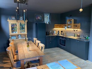 Fridge, oven, stovetop, dishwasher - Balthasar Ress Guesthouse am Rebhang im Rheingau (Oestrich-Winkel)
