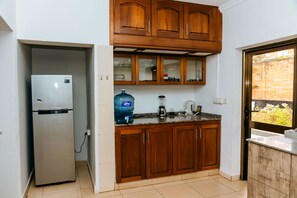 Casa | Cuina privada | Frigorífic, microones, forn i placa de cuina