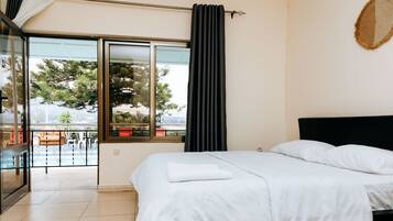 3 bedrooms, premium bedding, free WiFi, bed sheets