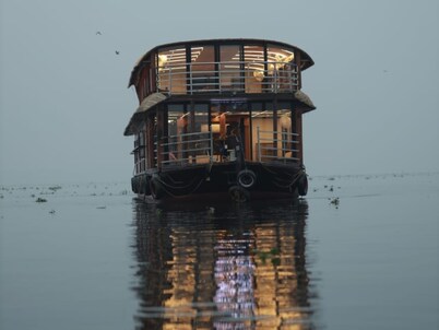 Abode Homestay Alappuzha / Near Omanapuzha Beach 