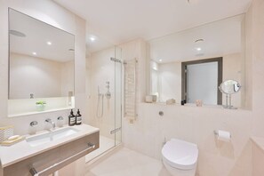 Bathroom - Luxury Home in Edmonton (London)