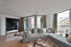 Apartment | Living area - Luxury Home in Edmonton (London)