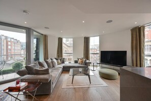 Apartment | Living area - Luxury Home in Edmonton (London)