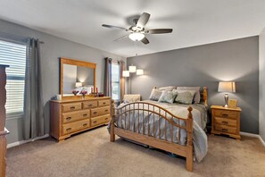 3 bedrooms, iron/ironing board, WiFi, bed sheets - Fairly new 3 bdrm home perfect for traveling nurses/business professionals (Buda)