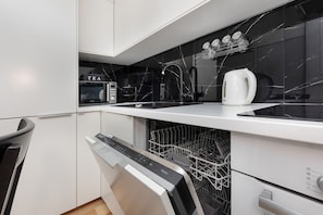 Microwave, oven, dishwasher, coffee/tea maker