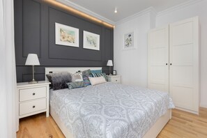 Leilighet, 2 soverom, balkong | 2 soverom, individuelt dekorert, skrivebord og sengetøy