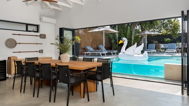 Apartamento superluxo | Opções para refeição no quarto