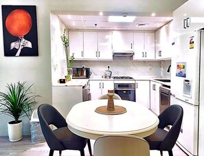 Microwave, oven, dishwasher, cookware/dishes/utensils