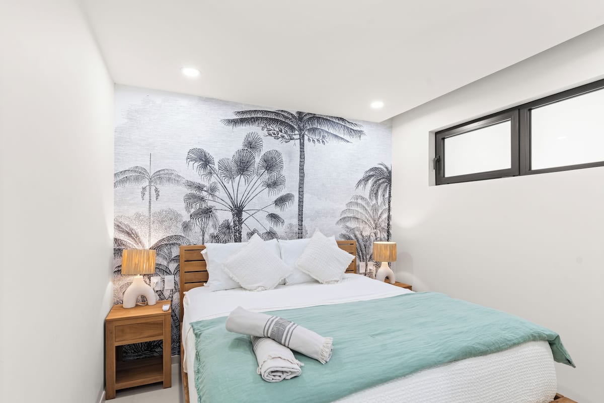 Deluxe Apartment | 1 bedroom, memory foam beds, in-room safe, individually furnished
