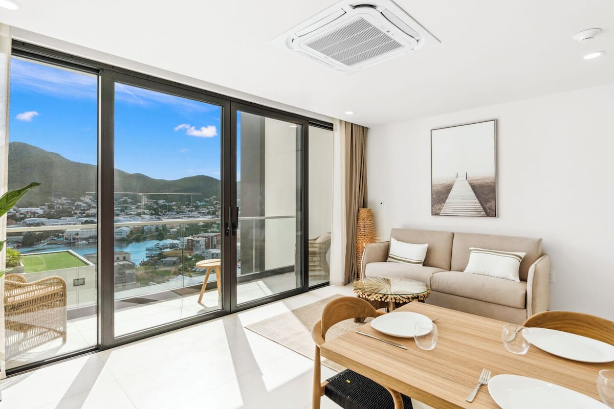 Premium Apartment | Living area | Smart TV