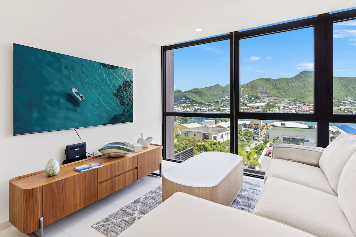 Deluxe Apartment | 1 bedroom, memory foam beds, in-room safe, individually furnished