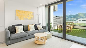 Memory-foam beds, in-room safe, individually furnished, soundproofing