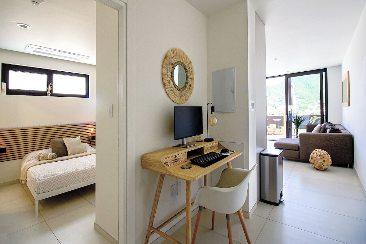Beautiful 2 Bedroom with Garden | 1 bedroom, memory foam beds, in-room safe, individually furnished