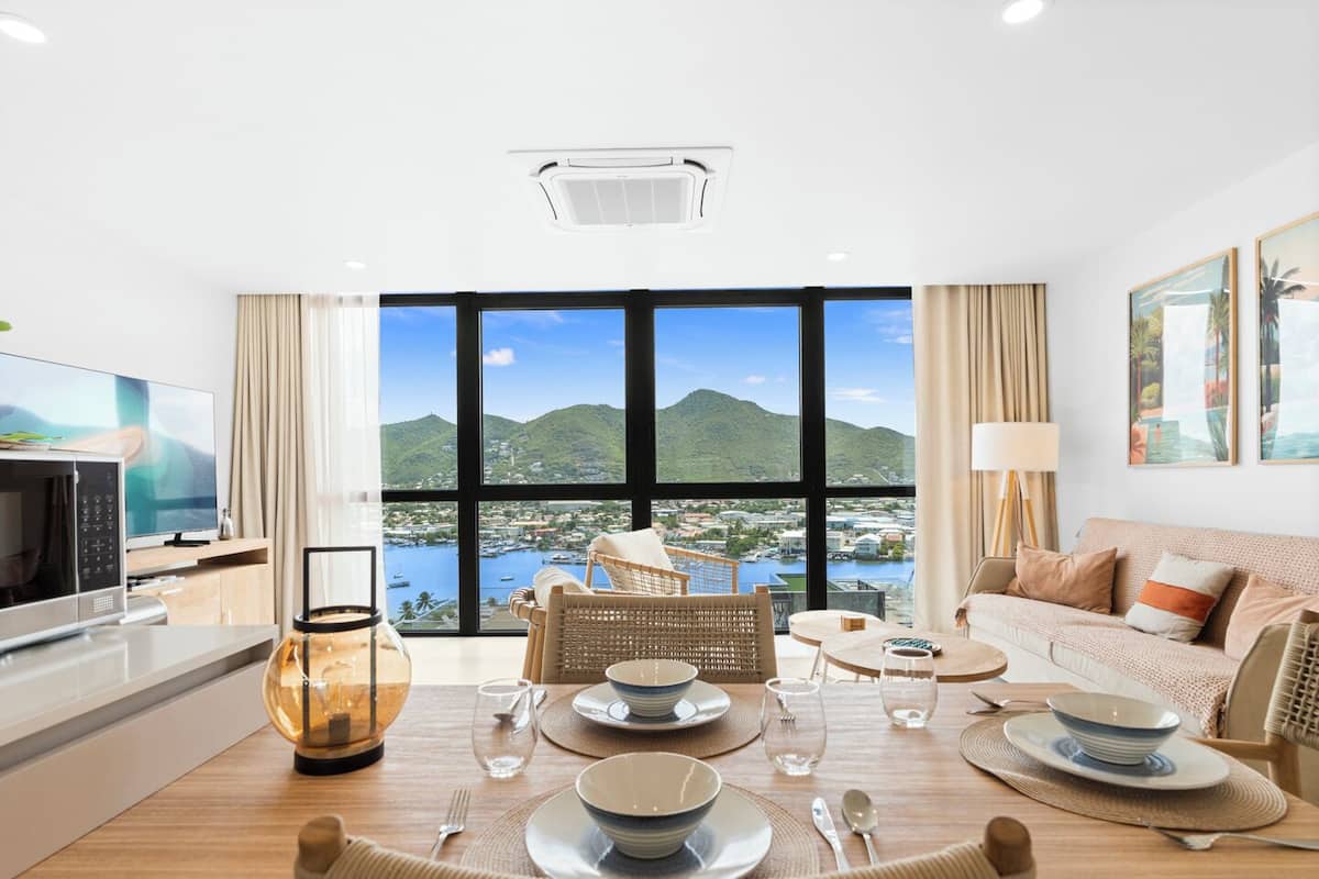 Premium Apartment | Living area | Smart TV