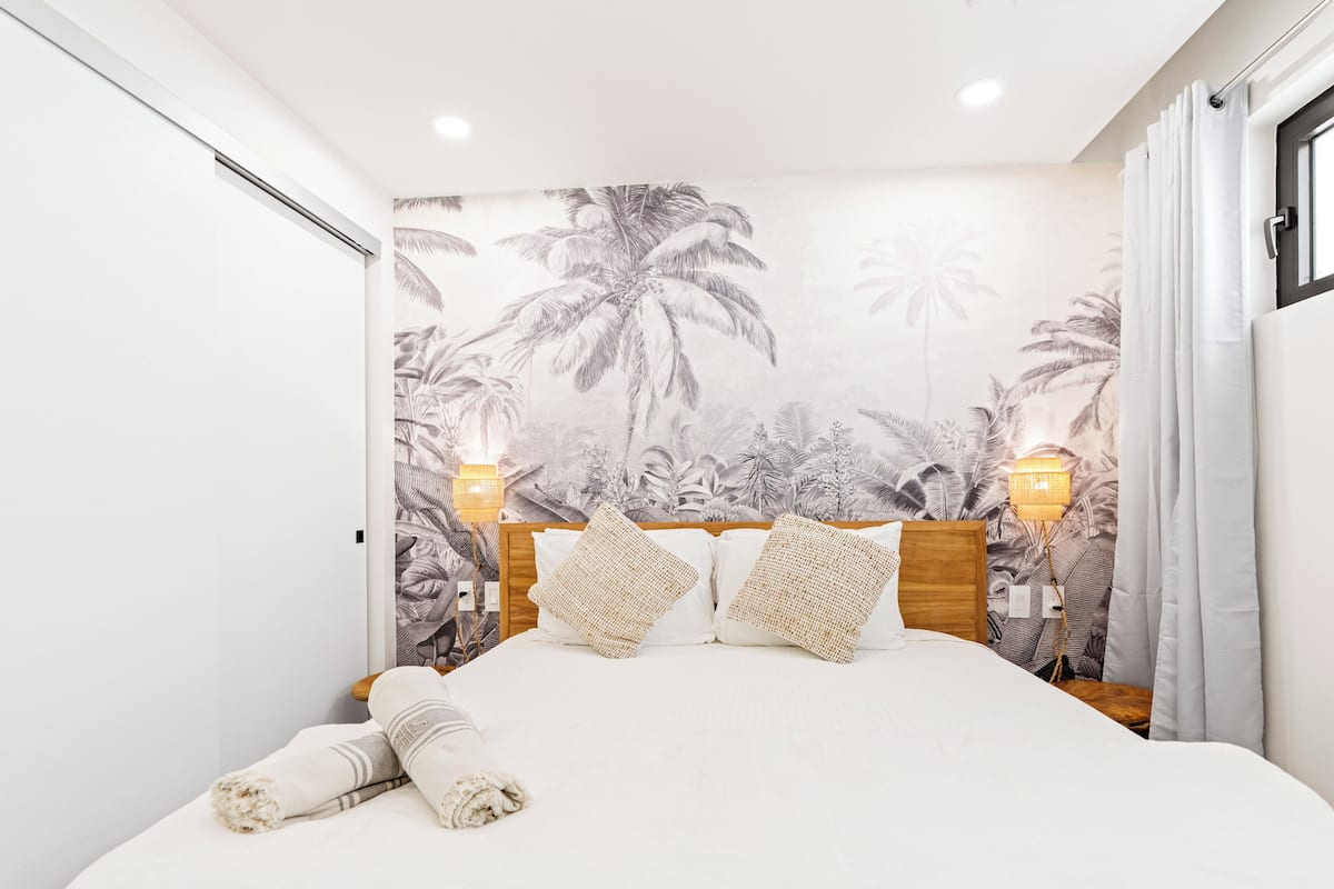Deluxe Apartment | 1 bedroom, memory foam beds, in-room safe, individually furnished