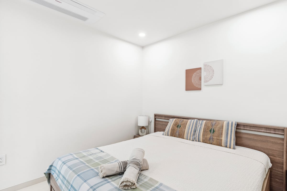 Comfort Apartment | 1 bedroom, memory-foam beds, in-room safe, individually furnished