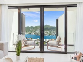 Amazing Top Floor Apartment | Balcon