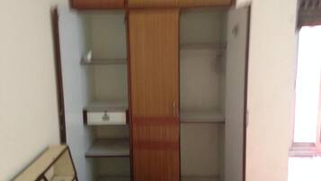 1 bedroom, bed sheets