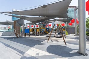 Kawasan main kanak-kanak – terbuka