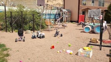 Área de juegos infantiles al aire libre