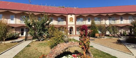 واجهة المنشأة