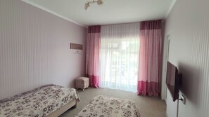 Junior Apartment, 2 Bedrooms, Balcony, Mountain View