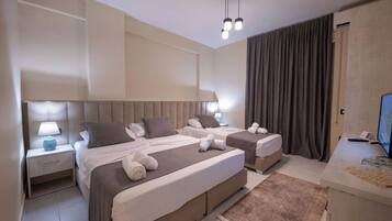 Triple Room with balcony | Soundproofing, free WiFi