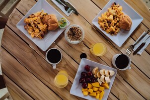 Desayuno completo incluido todos los días 