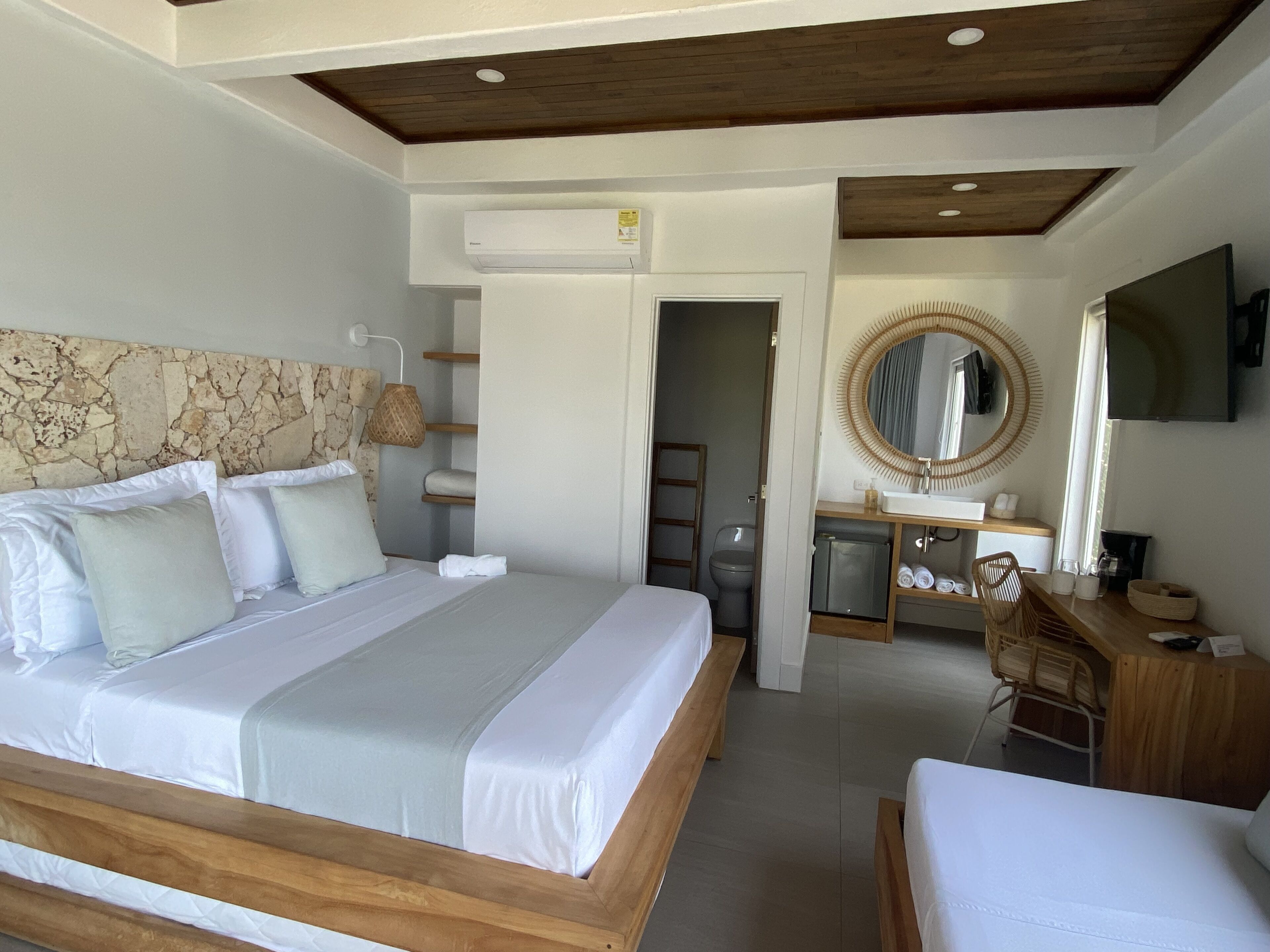 办公桌、笔记本电脑工作区、熨斗/熨板、免费 WiFi